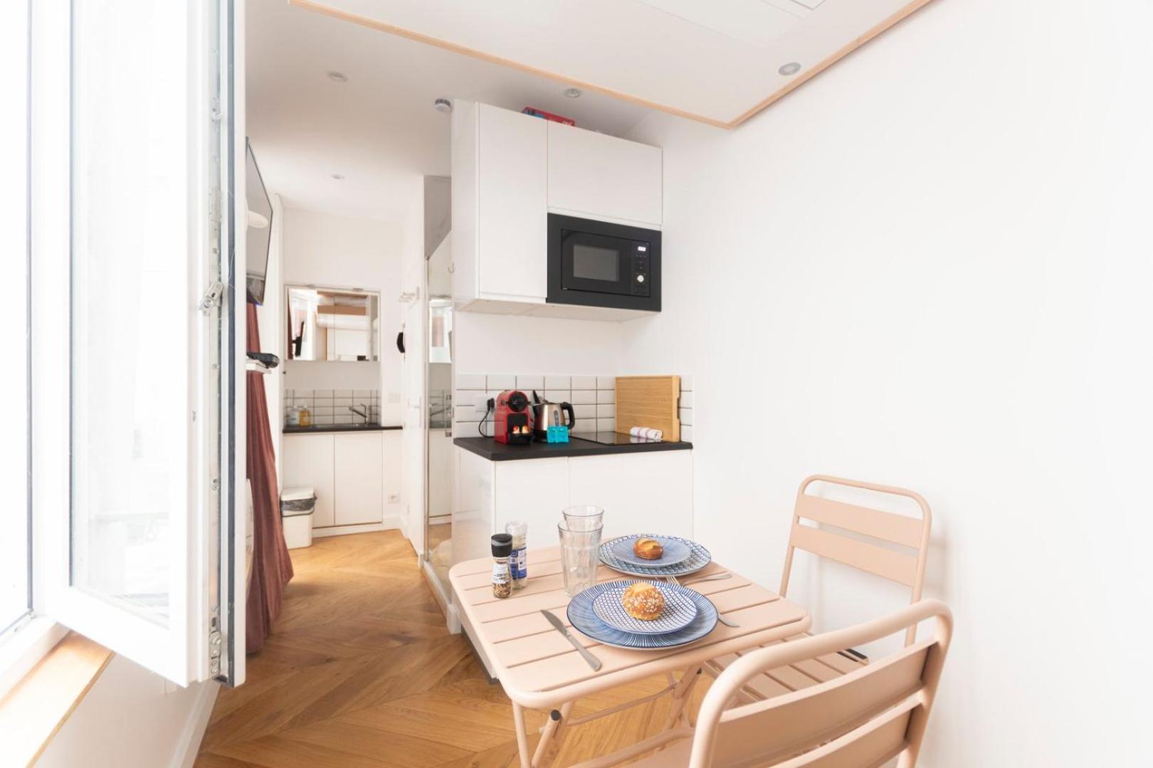 Super Central Mini Studio - 2 Pax, Murphy Bed Париж Екстериор снимка