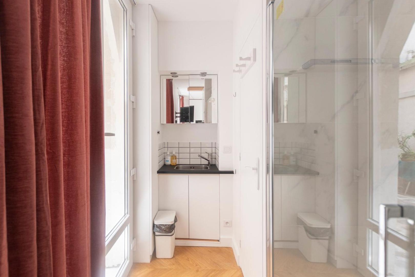 Super Central Mini Studio - 2 Pax, Murphy Bed Париж Екстериор снимка